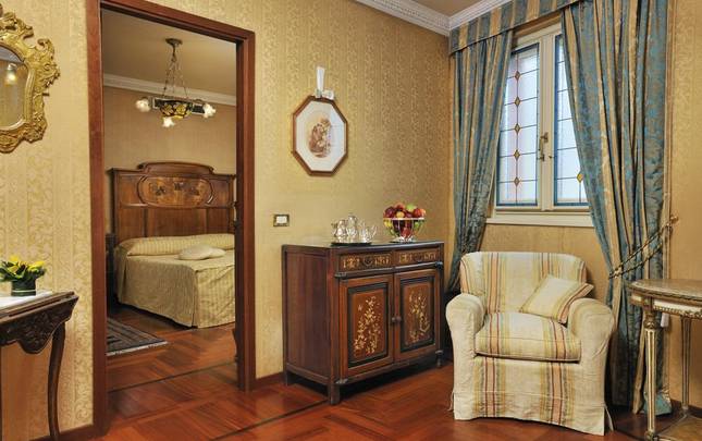 SUITE PRESIDENZIALE Mecenate Palace Hotel Roma SUITE PRESIDENZIALE Mecenate Palace Hotel Roma
