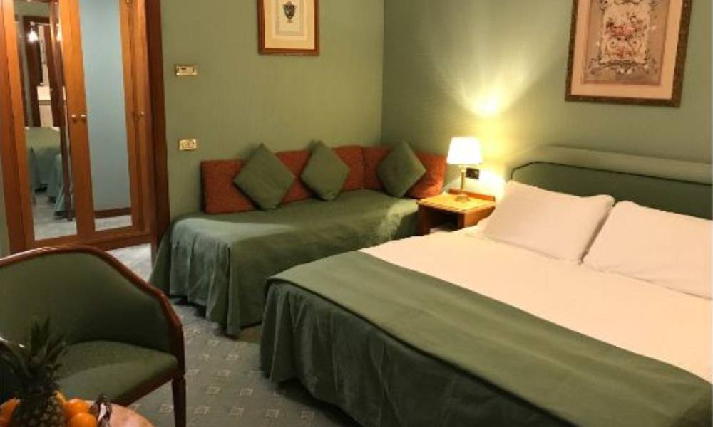 Camera tripla Hotel Mecenate Palace Roma Camera tripla Hotel Mecenate Palace Roma