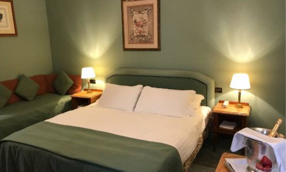 Camera tripla Hotel Mecenate Palace Roma Camera tripla Hotel Mecenate Palace Roma