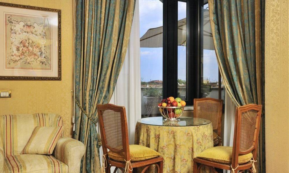 Suite romantica Hotel Mecenate Palace Roma Suite romantica Hotel Mecenate Palace Roma