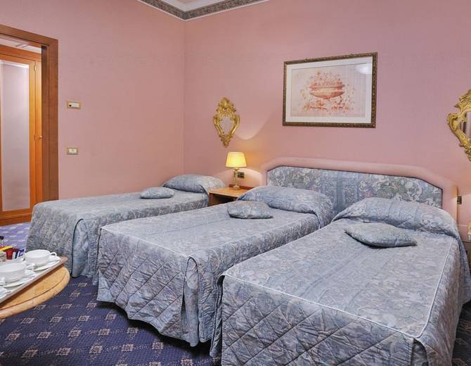 CAMERA TRIPLA Mecenate Palace Hotel Roma CAMERA TRIPLA Mecenate Palace Hotel Roma