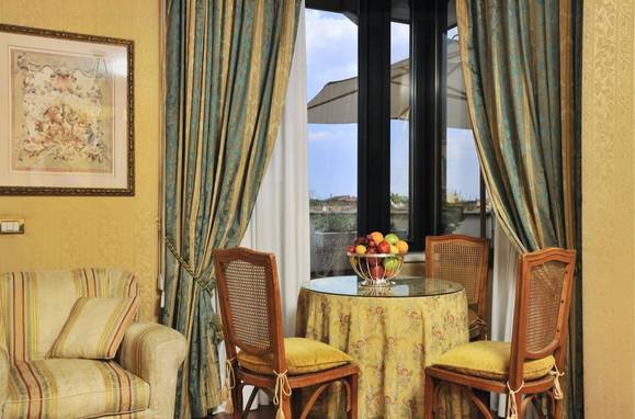 Suite romantica Hotel Mecenate Palace Roma Suite romantica Hotel Mecenate Palace Roma