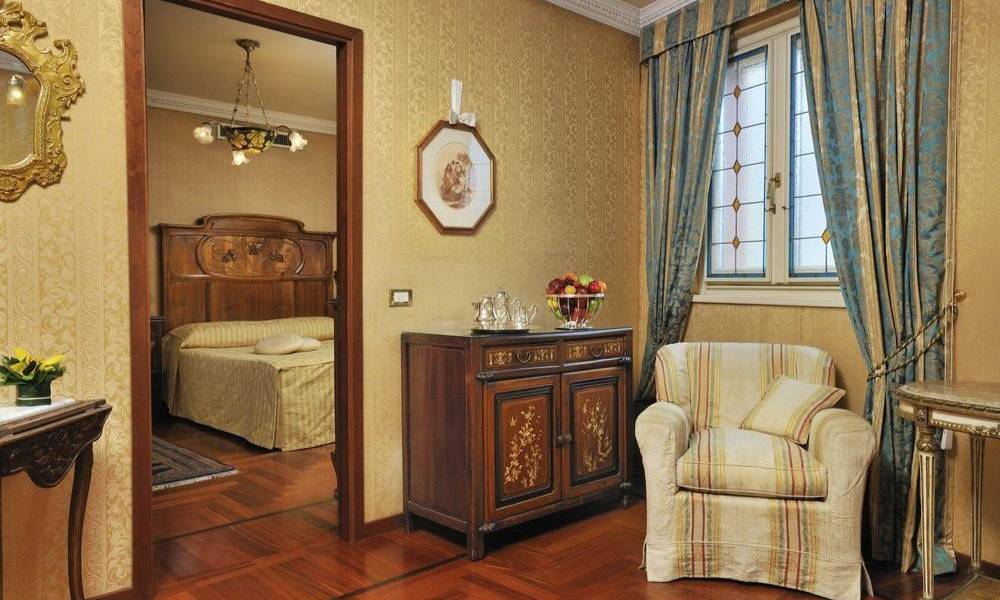 Suite romantica Hotel Mecenate Palace Roma Suite romantica Hotel Mecenate Palace Roma