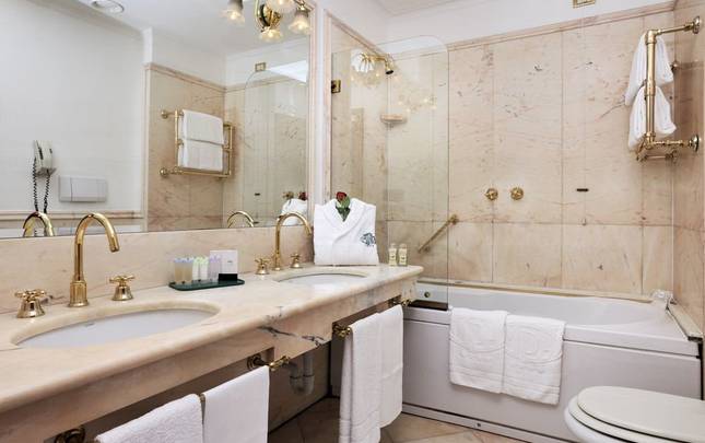 SUITE PRESIDENZIALE Mecenate Palace Hotel Roma SUITE PRESIDENZIALE Mecenate Palace Hotel Roma