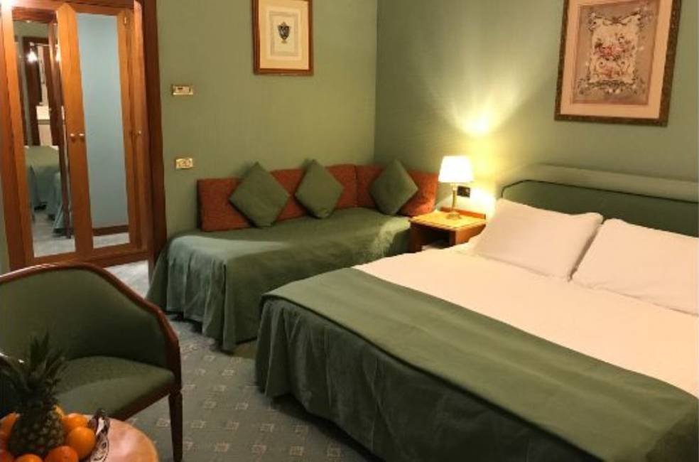 Camera tripla Hotel Mecenate Palace Roma Camera tripla Hotel Mecenate Palace Roma