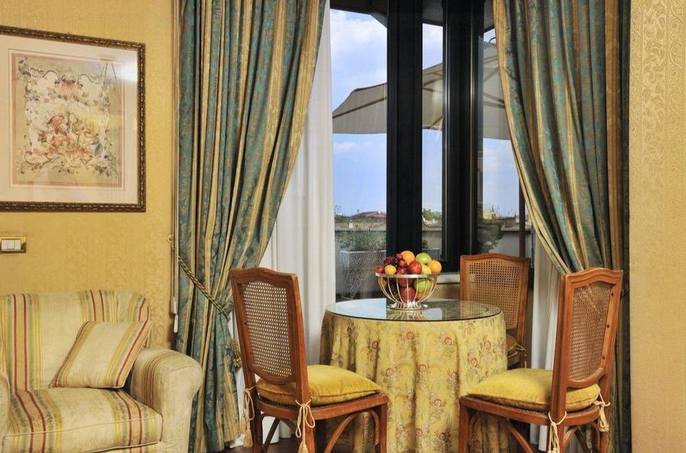 Suite romantica Hotel Mecenate Palace Roma Suite romantica Hotel Mecenate Palace Roma