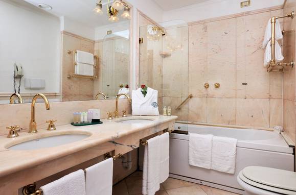 Suite romantica Hotel Mecenate Palace Roma Suite romantica Hotel Mecenate Palace Roma