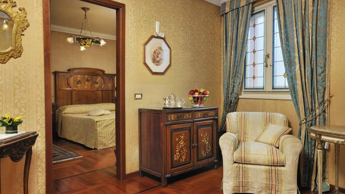 Suite romantica Hotel Mecenate Palace Roma Suite romantica Hotel Mecenate Palace Roma