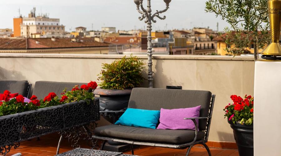 Estate a Roma: vivere la città dall’alto tra relax e panorami indimenticabili Hotel Mecenate Palace Estate a Roma: vivere la città dall’alto tra relax e panorami indimenticabili Hotel Mecenate Palace