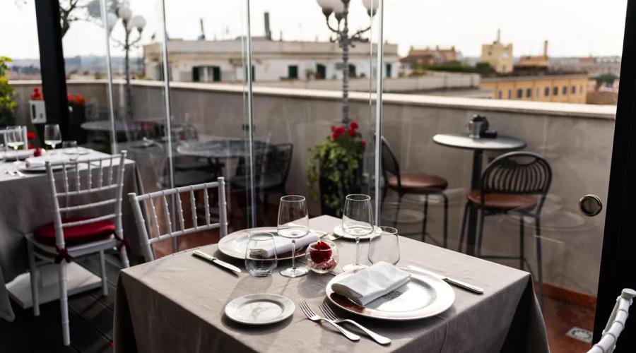 La Terrazza dei Papi: Il Rooftop con Vista Unica su Roma Hotel Mecenate Palace La Terrazza dei Papi: Il Rooftop con Vista Unica su Roma Hotel Mecenate Palace