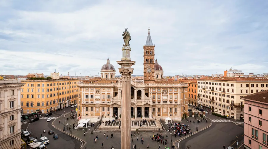 Soggiornare a Roma a dicembre: il fascino delle luci, dei sogni e della Città Eterna Hotel Mecenate Palace Soggiornare a Roma a dicembre: il fascino delle luci, dei sogni e della Città Eterna Hotel Mecenate Palace